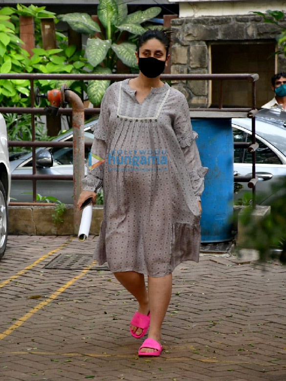 Photos: Kareena Kapoor Khan spotted in Bandra Photos: Kareena Kapoor Khan spotted in Bandra