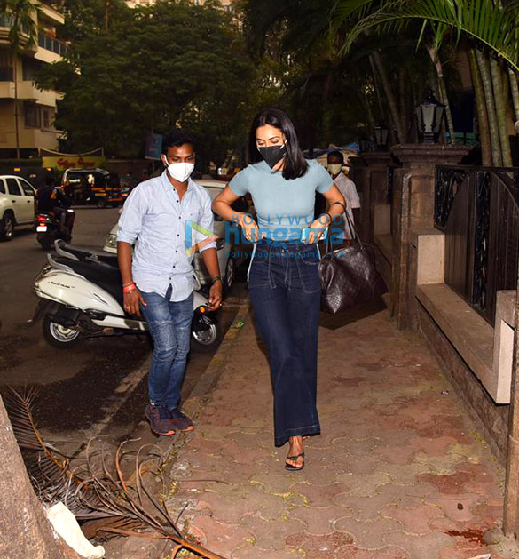 Photos: Rakul Preet Singh spotted in Bandra Photos: Rakul Preet Singh spotted in Bandra