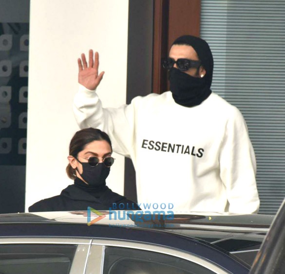 Photos: Ranveer Singh, Deepika Padukone, Ranbir Kapoor and Neetu Singh snapped at the Kalina airport Photos: Ranveer Singh, Deepika Padukone, Ranbir Kapoor and Neetu Singh snapped at the Kalina airport