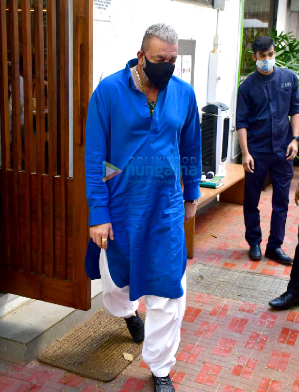 Photos: Sanjay Dutt and Priya Dutt snapped at Izumi in Bandra Photos: Sanjay Dutt and Priya Dutt snapped at Izumi in Bandra