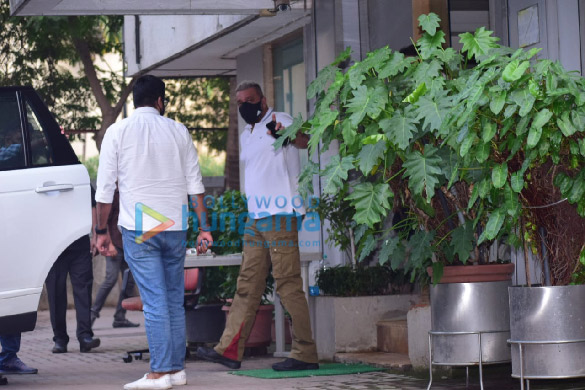 Photos: Sanjay Dutt spotted at Aanand L Rai’s office in Andheri Photos: Sanjay Dutt spotted at Aanand L Rai’s office in Andheri
