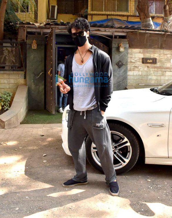 Photos: Tiger Shroff snapped at dubbing studio in Juhu