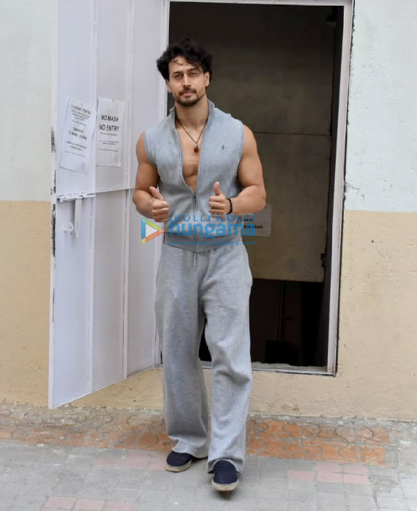 Photos: Tiger Shroff spotted in Juhu Photos: Tiger Shroff spotted in Juhu