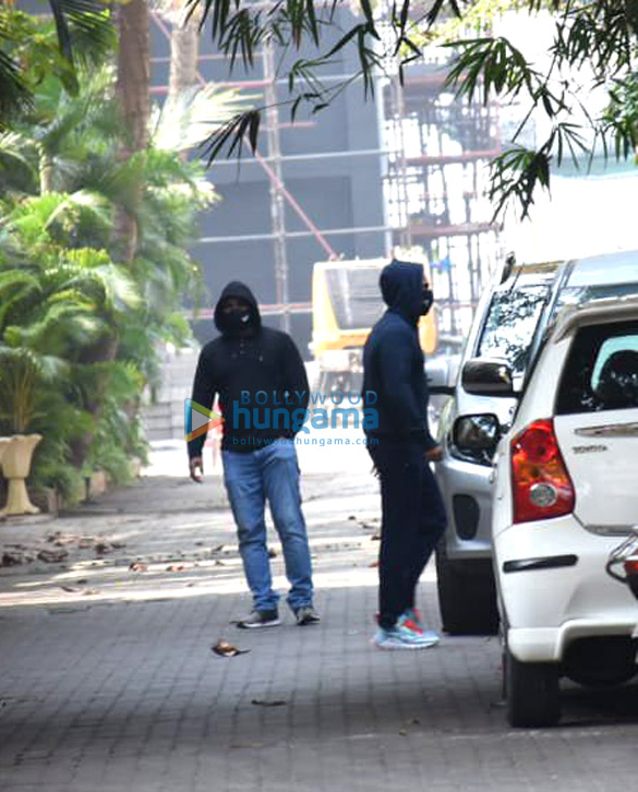 Photos: Varun Dhawan spotted outside his house leaving for Alibaug Photos: Varun Dhawan spotted outside his house leaving for Alibaug