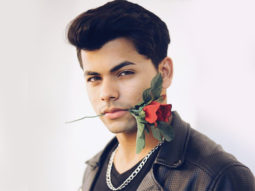 Siddharth Nigam recreates Shah Rukh Khan’s look from Josh says, “Being compared to Shah Rukh Khan is an honour” Siddharth Nigam recreates Shah Rukh Khan's look from Josh says, Being compared to Shah Rukh Khan is an honour”