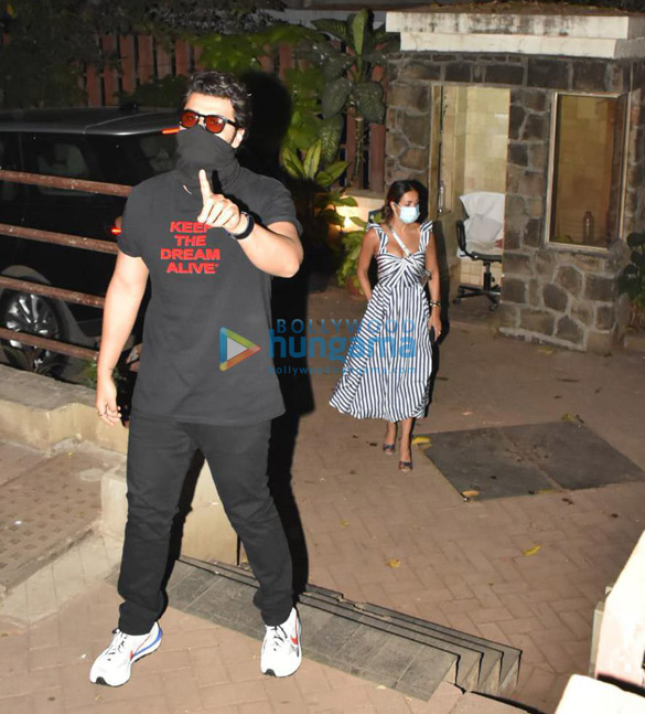 Photos: Arjun Kapoor and Malaika Arora spotted at Kareena Kapoor Khan’s house in Bandra