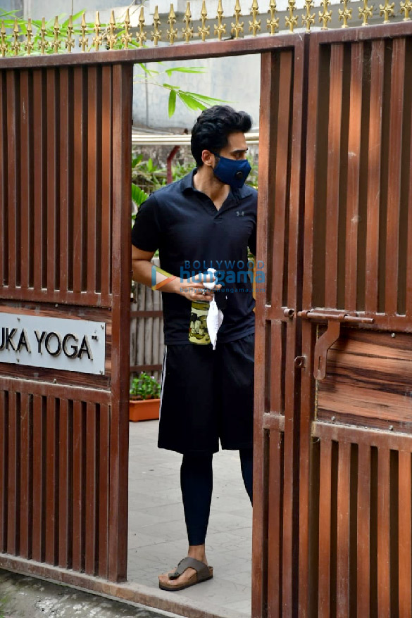 Photos Rakul Preet Singh and Jackky Bhagnani spotted at Anshuka Yoga