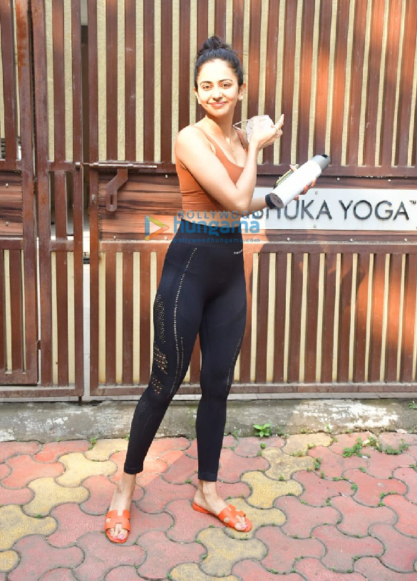 Photos Rakul Preet Singh and Jackky Bhagnani spotted at Anshuka Yoga