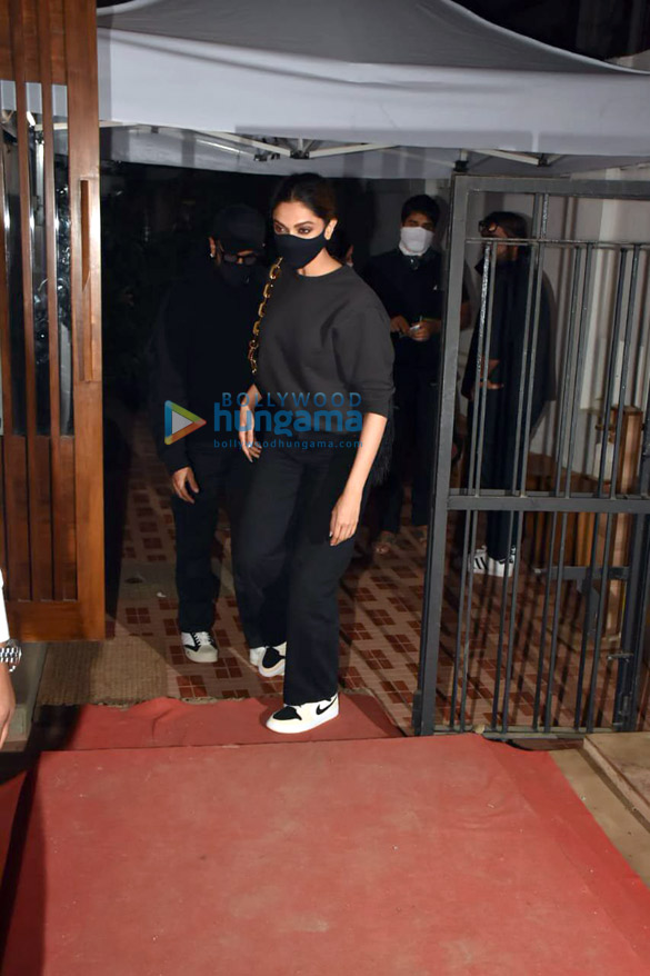 Photos: Ranveer Singh and Deepika Padukone spotted at Izumi in Bandra