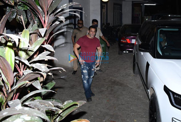Photos: Salman Khan snapped in Bandra