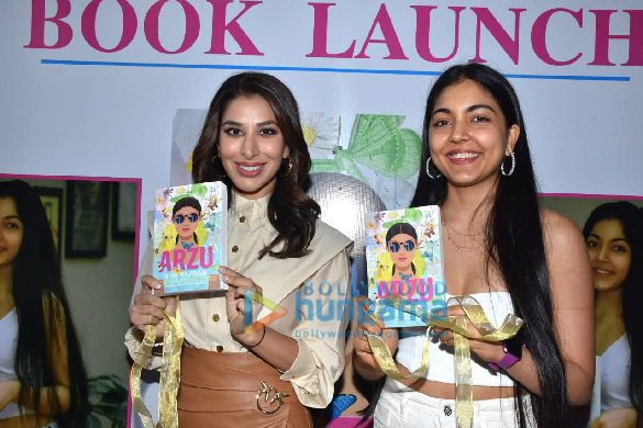 Photos: Sophie Choudry snapped at the book launch ‘Arzu’ at Phoenix Mall, Lower Parel