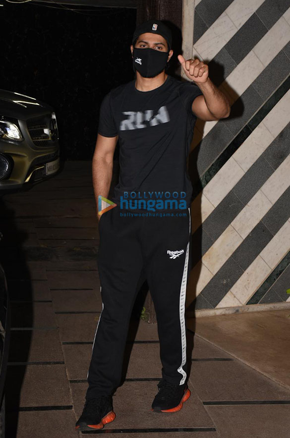 Photos: Varun Dhawan snapped at gym in Juhu