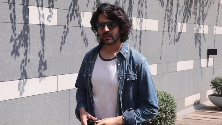SPOTTED – Kartik Aaryan, Kajal Aggarwal, Ashutosh Gowariker and many celebs at Airport SPOTTED - Kartik Aaryan, Kajal Aggarwal, Ashutosh Gowariker and many celebs at Airport