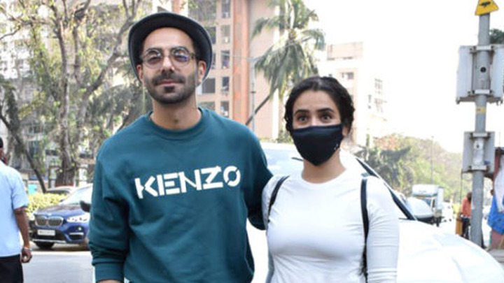 Sanya Malhotra and Aparshakti Khurrana spotted at Juhu Sanya Malhotra and Aparshakti Khurrana spotted at Juhu
