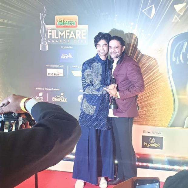 Filmfare Awards 2021: Irrfan Khans son Babil Khan receives his fathers awards; Ayushmann Khurrana pens heartfelt note after meeting him for the first time - Bollywood Hungama