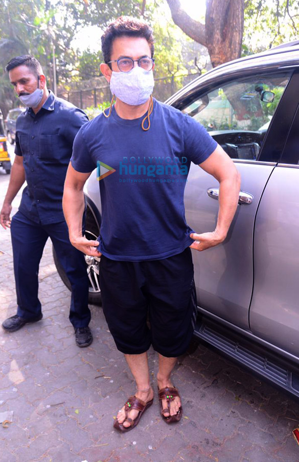 Photos: Aamir Khan snapped in Bandra