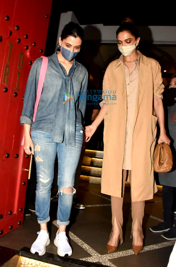 Photos: Deepika Padukone spotted at Tori in Bandra with her sister Photos: Deepika Padukone spotted at Tori in Bandra with her sister