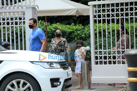 Photos: Gauri Khan snapped with her son AbRam Khan at Gateway Of India