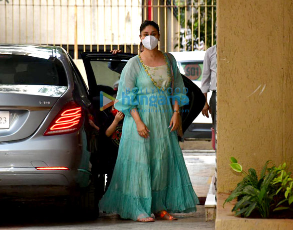 Photos: Kareena Kapoor Khan and Randhir Kapoor spotted at Karisma Kapoor’s house Photos: Kareena Kapoor Khan and Randhir Kapoor spotted at Karisma Kapoor's house
