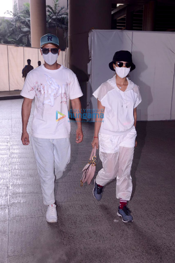 Photos: Rajkummar Rao, Patralekha, Sunny Deol, Kangana Ranaut and others snapped at the airport Photos: Rajkummar Rao, Patralekha, Sunny Deol and Sonu Nigam snapped at the airport
