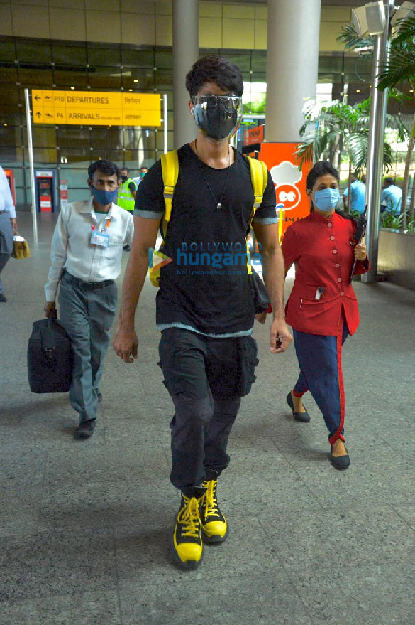 Photos: Shahid Kapoor, Hema Malini, Faruk Kabir and others snapped at the airport Photos: Shahid Kapoor, Hema Malini and Faruk Kabir snapped at the airport