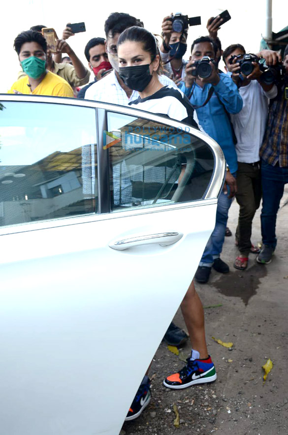 Photos: Sunny Leone snapped in Juhu