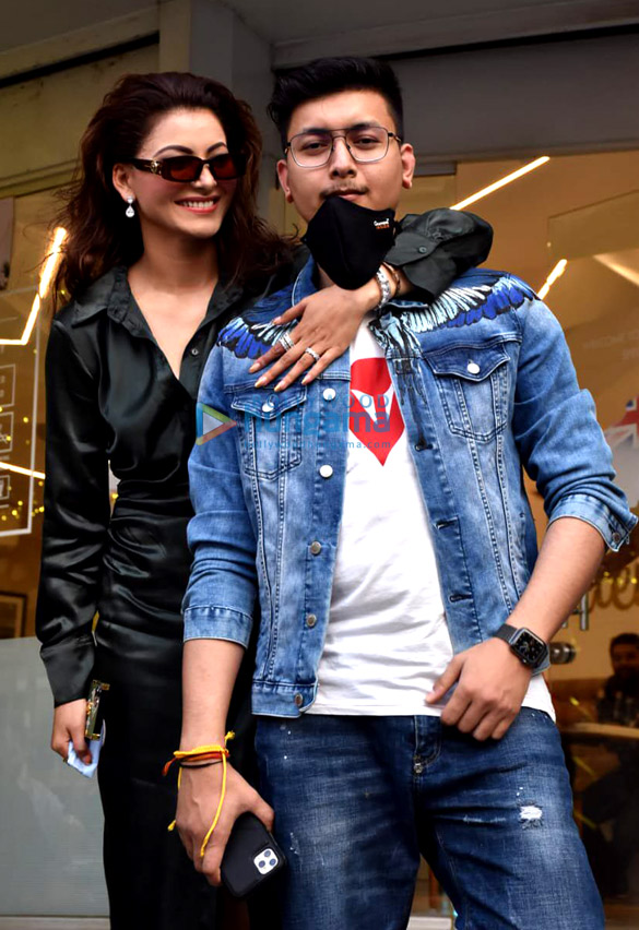 Photos: Urvashi Rautela snapped at a cafe in Juhu
