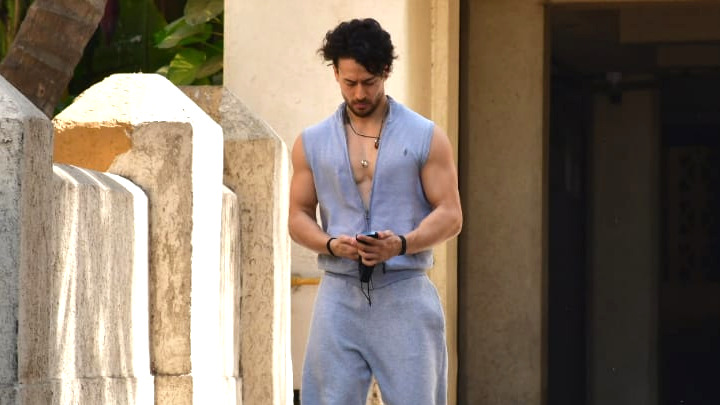 Tiger Shroff spotted at Disha Patani’s house