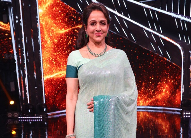 “My father used to come with me on sets so that me and Dharam ji didn’t spend time together”, Hema Malini revealed on Indian idol 12
