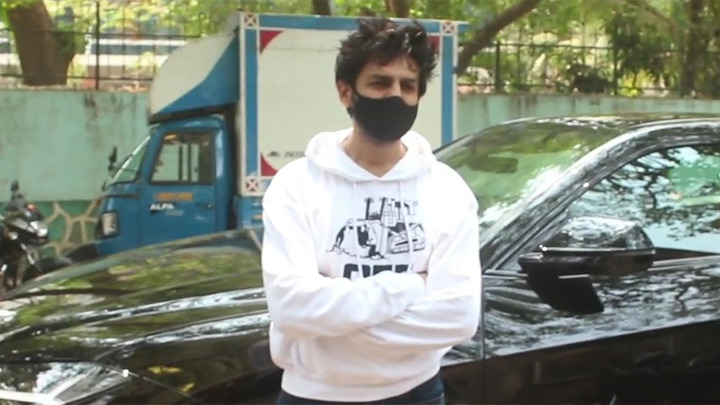 Kartik Aaryan spotted at dubbing studio in Andheri Kartik Aaryan spotted at dubbing studio in Andheri