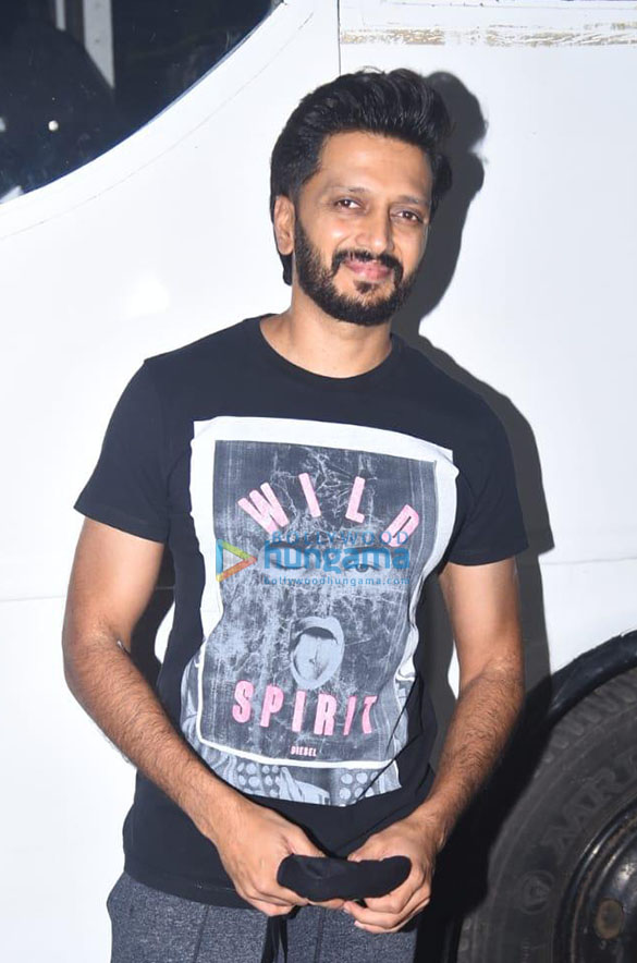 Photos: Riteish Deshmukh snapped post shoot in Andheri