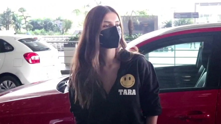 SPOTTED – Rashmika Mandana, Tara and Arjun at Airport SPOTTED - Rashima Mandanna, Tara and Arjun at Airport