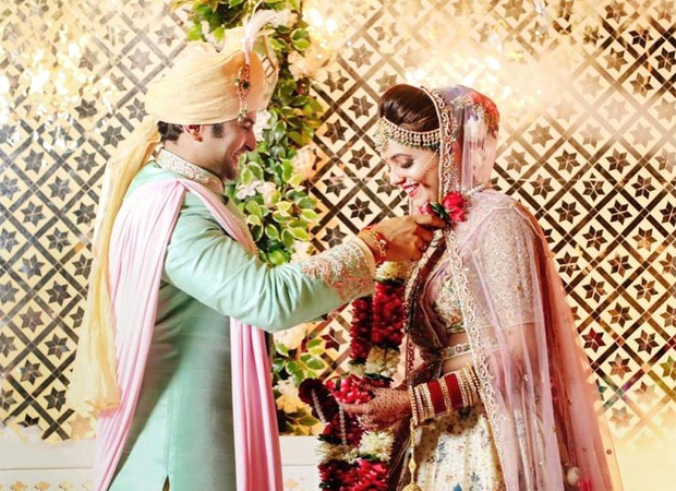 सुगंधा मिश्रा और संकेत भोसले ने अपनी सगाई और शादी के समारोहों में पहली तस्वीरें साझा कीं