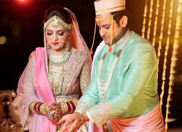 कॉमेडियन सुगंधा मिश्रा ने अपनी शादी के दौरान COVID-19 नियमों की धज्जियां उड़ाने के लिए बुक किया