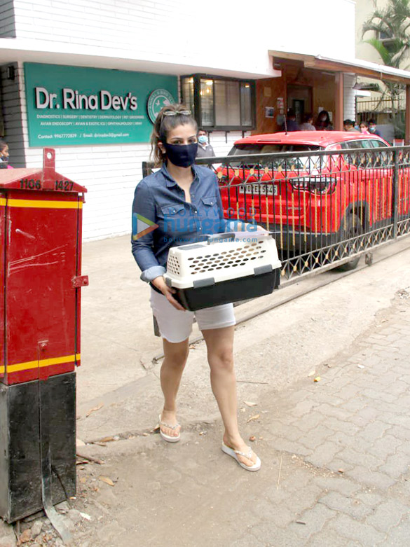 Photos: Raveena Tandon spotted at a pet clinic in Khar
