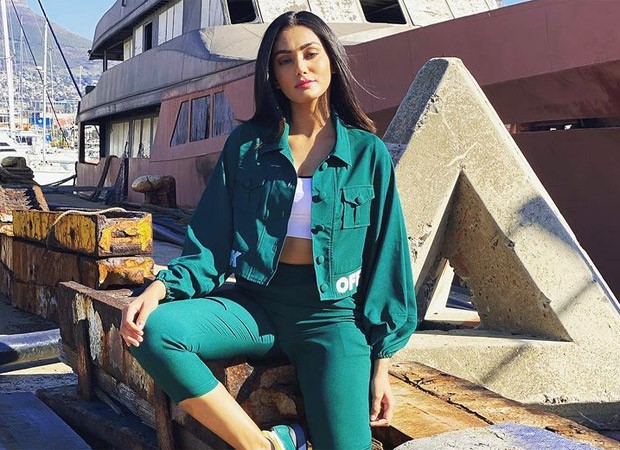 Khatron Ke Khiladi 11: Sana Makbul shines bright in pine green jacket