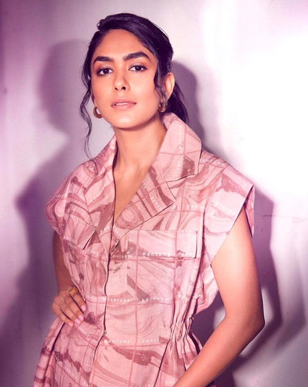 Mrunal-Thakur-makes-a-case-for-abstract-prints-amid-Toofaan-promotions-1.jpg