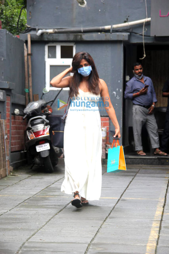 Photos: Chitrangda Singh spotted outside a salon in Bandra Photos: Chitrangda Singh spotted outside a salon in Bandra