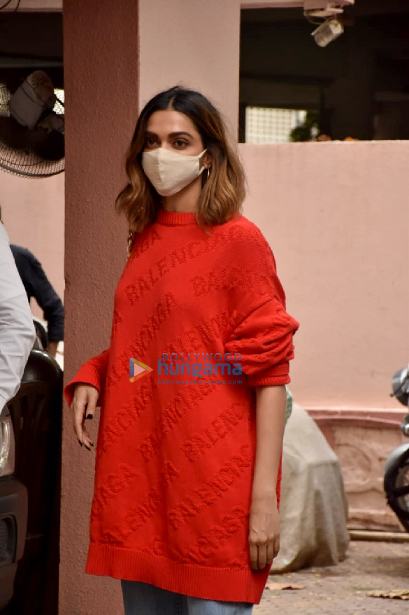 Photos: Deepika Padukone, Hrithik Roshan and Kartik Aaryan snapped at Sanjay Leela Bhansali’s office in Juhu Photos: Deepika Padukone and Kartik Aaryan snapped at Sanjay Leela Bhansali's office in Juhu