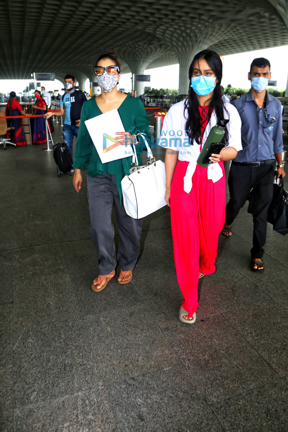 Photos: Kajol, Mouni Roy, Karan Johar and others snapped at the airport Photos: Kajol and Nysa Devgan snapped at the airport