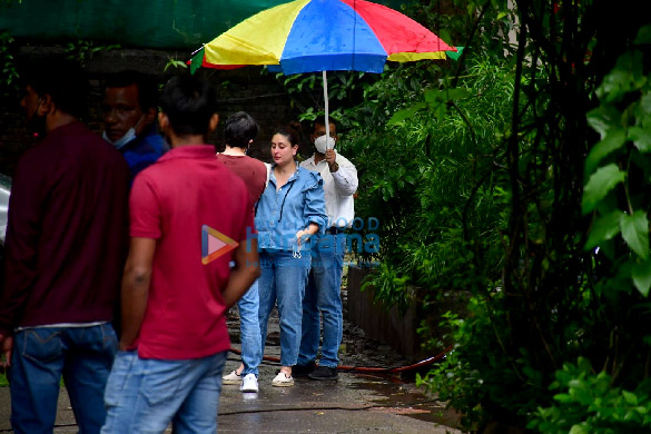 Photos: Kareena Kapoor Khan spotted at Mehboob Studios
