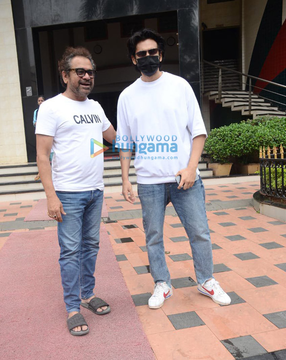 Photos: Kartik Aaryan and Anees Bazmee snapped at Lokhandwala