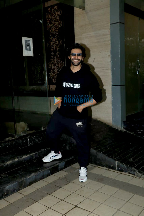 Photos: Kartik Aaryan snapped at Rohit Dhawan’s office in Juhu