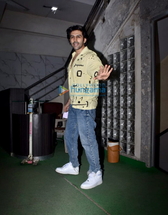 Photos: Kartik Aaryan snapped in Andheri
