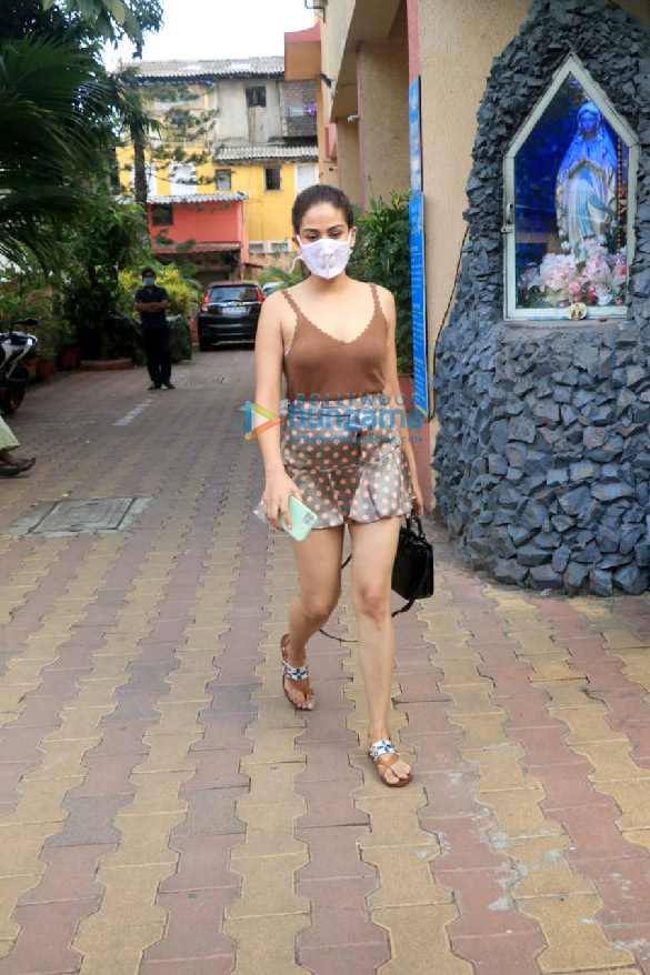 Photos: Mira Rajput snapped at Diva Yoga in Bandra