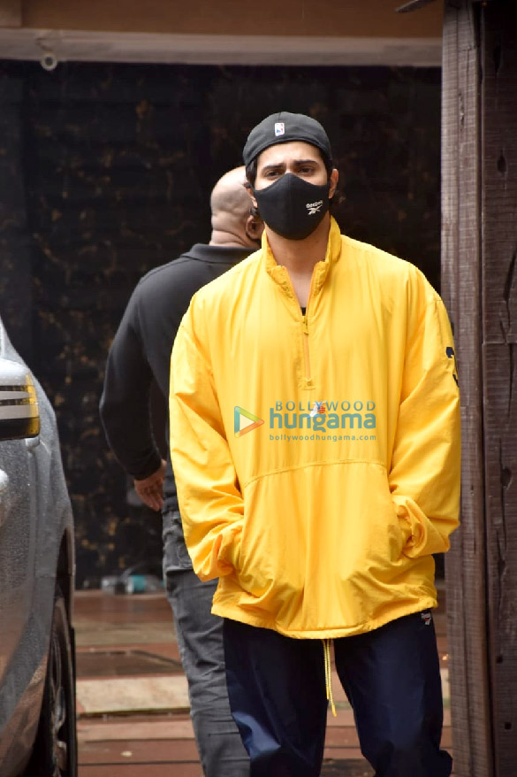 Photos: Varun Dhawan and Vatsal Sheth snapped at the gym in Juhu