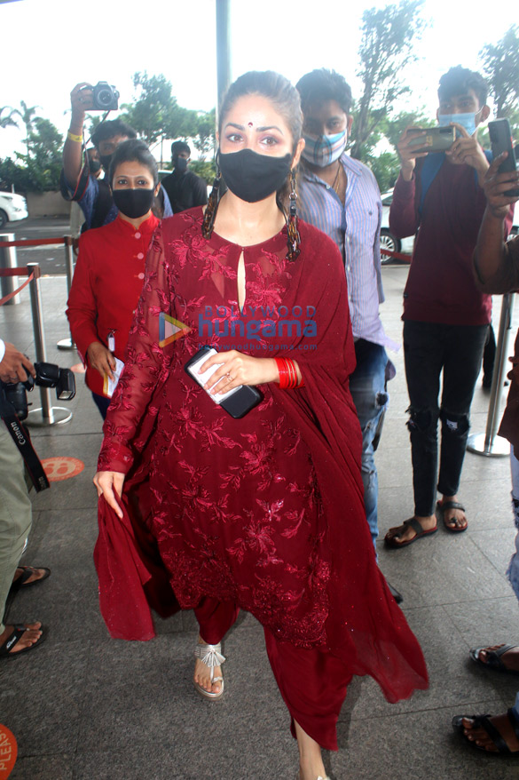 Photos: Yami Gautam and Pooja Hegde snapped at the airport