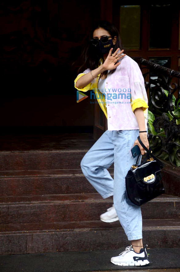 Photos: Rakul Preet Singh spotted at dubbing studio in Andheri Photos: Rakul Preet Singh spotted at dubbing studio in Andheri