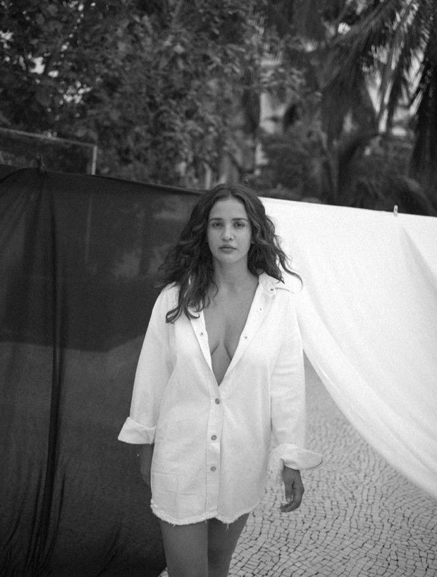 Aisha-Sharma-gives-a-smouldering-expression-for-her-latest-monochrome-pictures-1.jpg