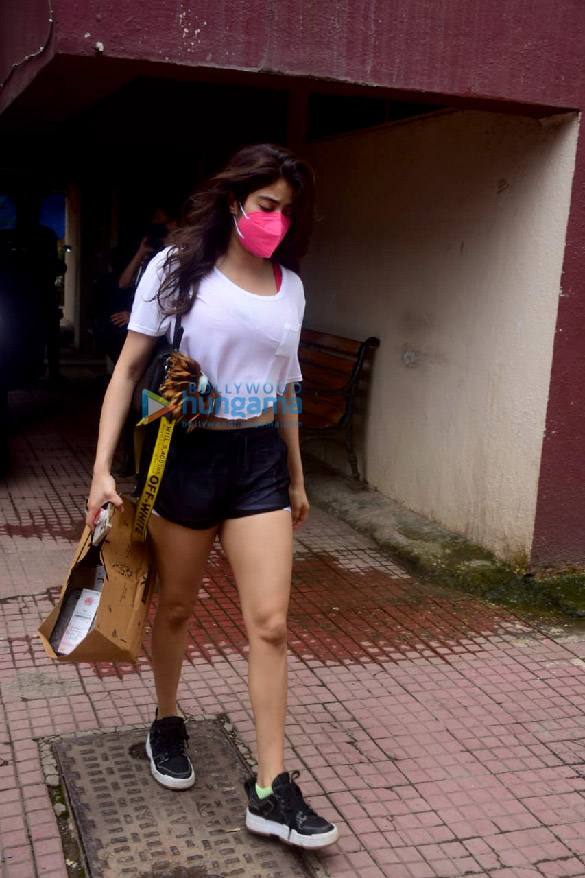 Photos: Janhvi Kapoor and Khushi Kapoor spotted at Matrix office in Santacruz Photos: Janhvi Kapoor and Khushi Kapoor spotted at Matrix office in Santacruz